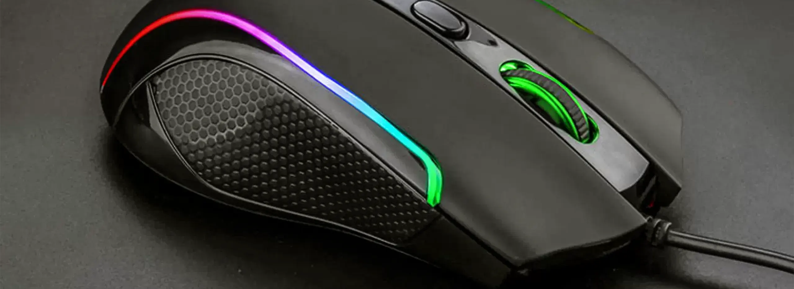 EYOOSO X7 - Wired gaming mouse for gamers customizable in Ergonomic design skin-like anti-slip material with Adjustable DPI Infrared optical tracking mouse RGB Lights One-key switching